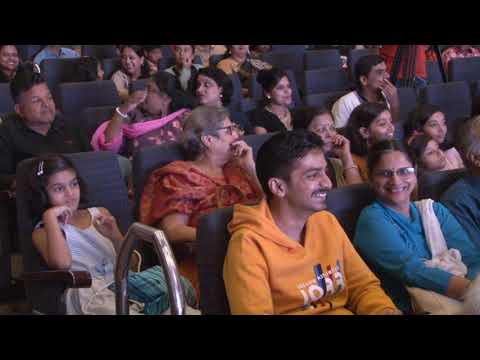 Gayatri Hosting Paranjpe Builder's Ganrang Event in Marathi