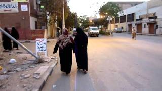 preview picture of video 'Zwei Frauen in Luxor gehen nach Hause'
