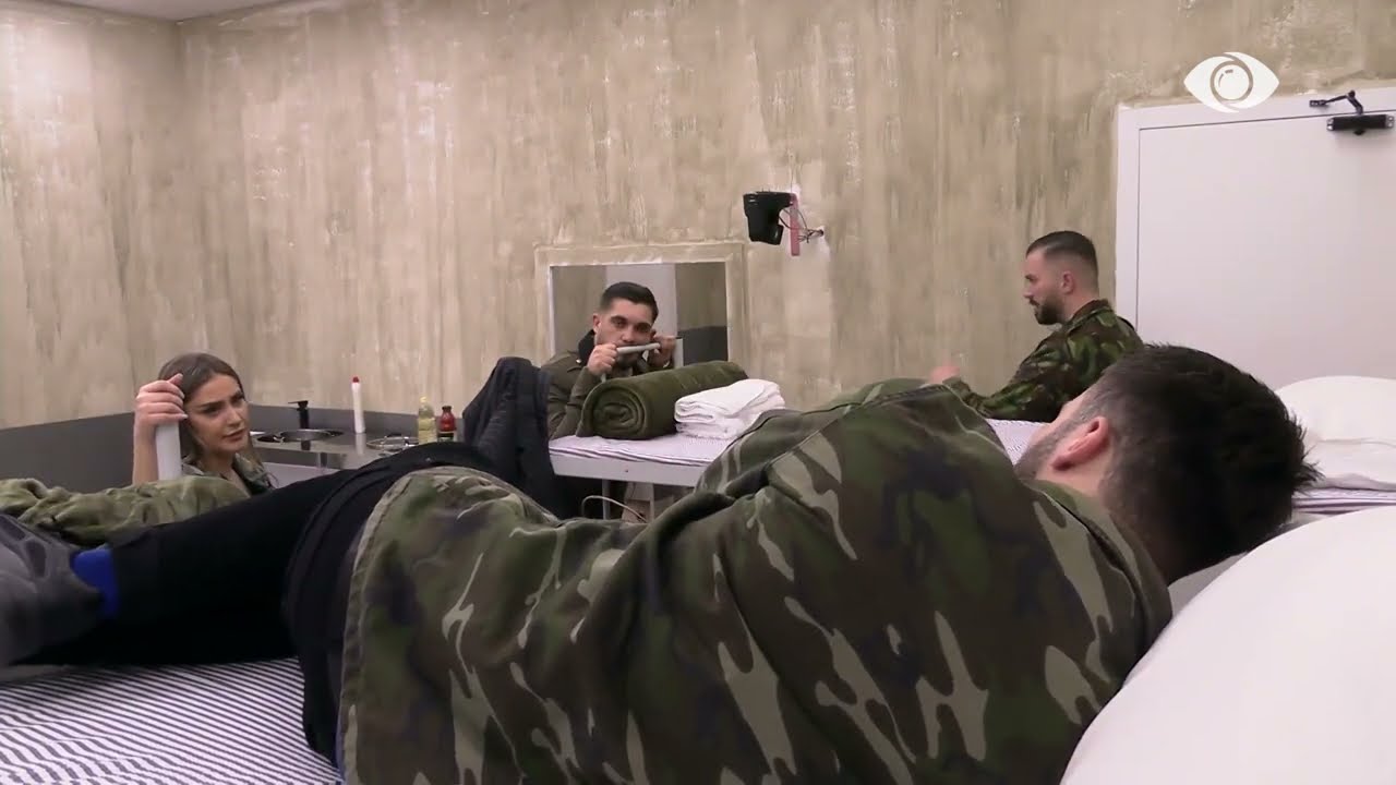 Banorët diskutojnë për darkën në kazermë, Romeo: Nuk do hamë bukë e djathë…