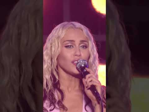Miley Cyrus, SIA and Paris Hilton - Stars are blind (Live performance)