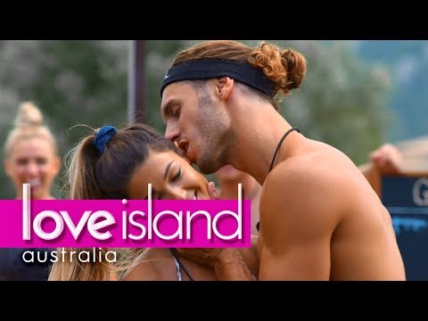 Villa games: Every hole's a goal | Love Island Australia 2018
