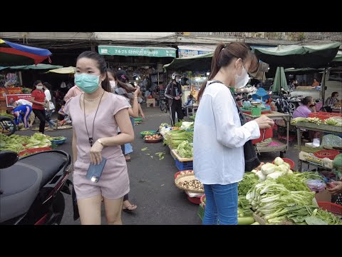 Evening market scene show | traditional market of Phnom Penh