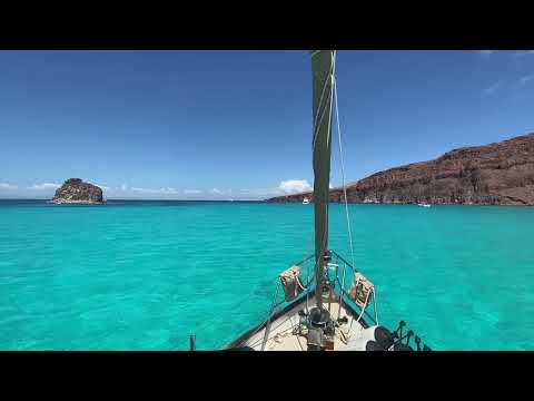 ESPIRITU SANTO, HIKING & TURQUOISE WATER