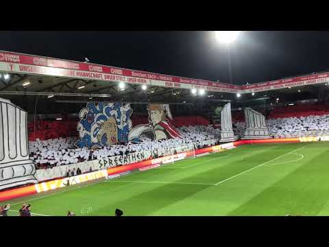 1. FC Union Berlin - Hertha BSC Berlin kurz vor Anpfiff. Auflaufen, Choreo, Hymne