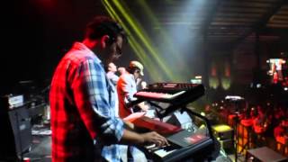 Me tocas en vivo - Golpes Bajos 2013