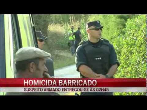 Homicida barricado entrega se à polícia