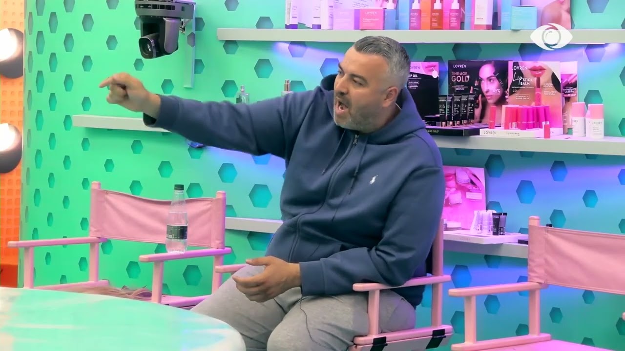 Të ka ardhur nëna për të marrë/ Rogerti debaton me Selin: Ja çfarë nëne që të çon një mesazh, njerëzit e tu na kanë futur në gojë