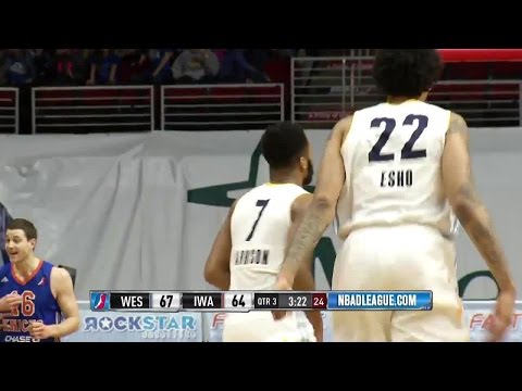 Andrew Harrison with the dunk!