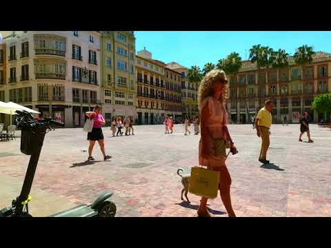 MálagaEspanha Assistindo Pessoas na Plaza de la Constitucion no Pub