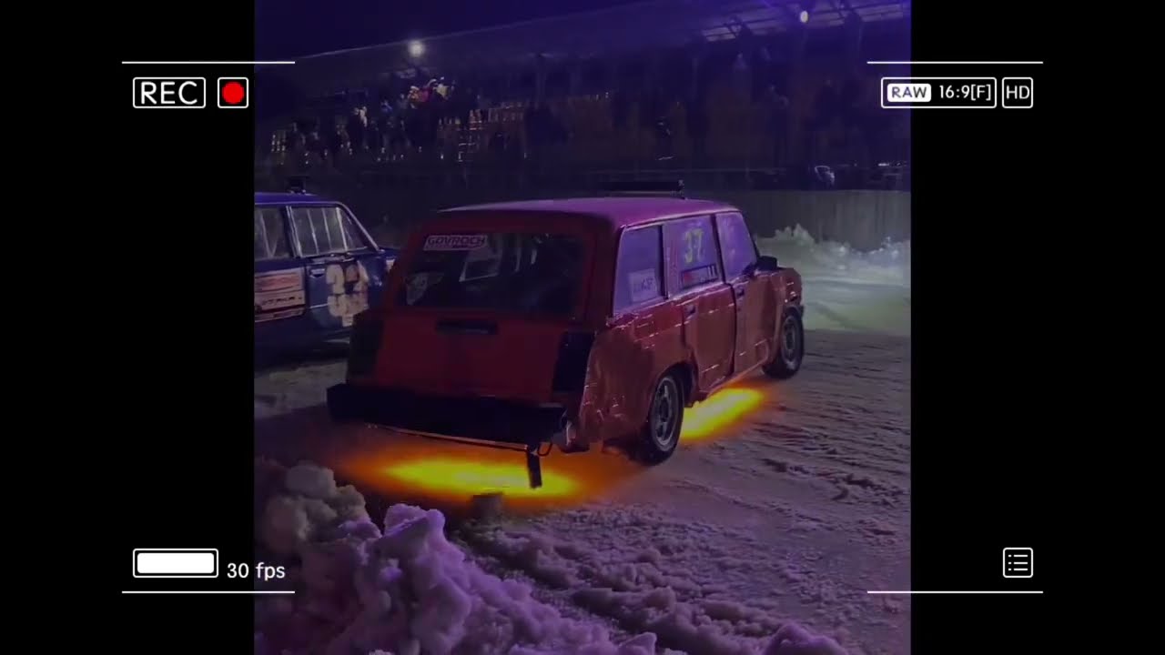 Рождественские трековые автомобильные гонки