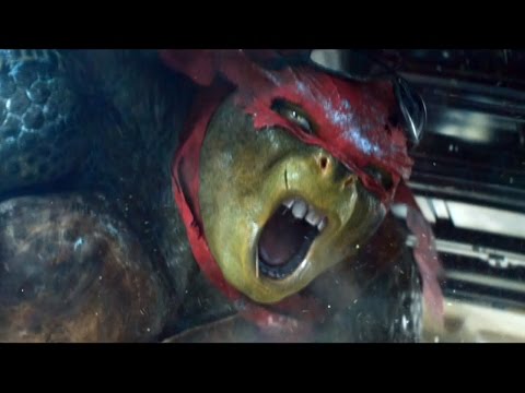 Teenage Mutant Ninja Turtles (Clip 'Sneaking In')