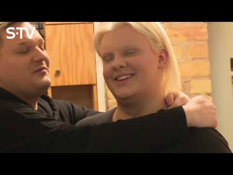 Slavenības bez filtra: Amuna Davis izrāda savu dzīvesvietu