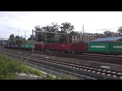 44202 / RL310 with Qube 1513 at a windy Gosford - 28/11/15