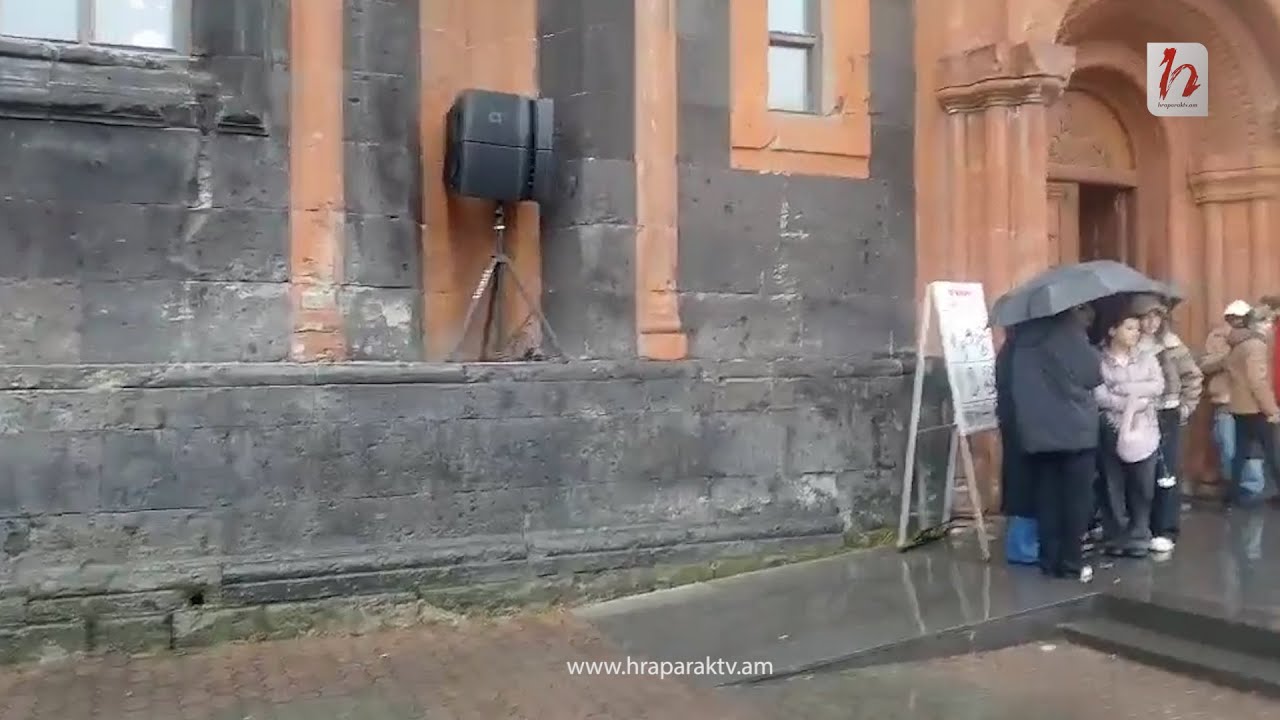 Ամենափրկչում բարձրախոսներ են տեղադրել՝ հնչեցնելու Կաթողիկոսի անունը