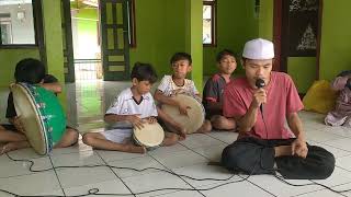 Download lagu adem Wee / sholawat badatlana versi terbangan Ar rifal santri riyadhul falah mp3