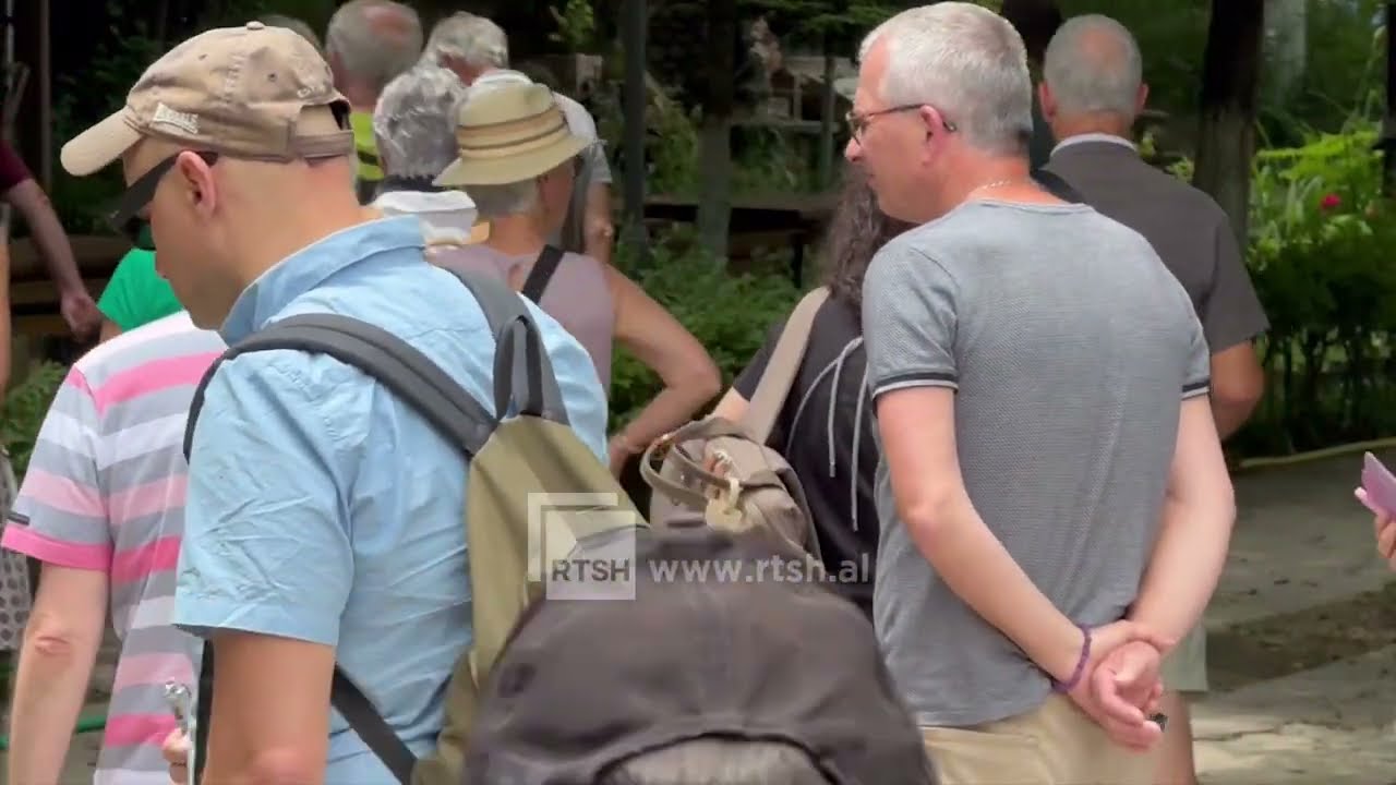 Turistë francezë në Kolonjë, kulinaria tradicionale dhe natyra e paprekur joshin vizitorët