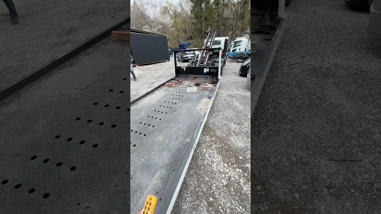 Car carrier ground to flat 💁#shorts