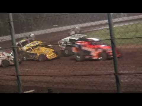 Kingaroy V8 Dirt Modified feature