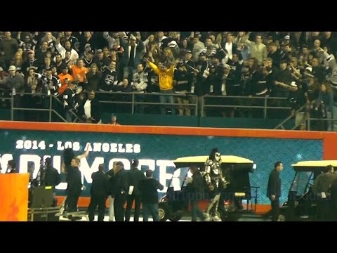 KISS Throwing Memorabilia to Fans - Dodger Stadium Hockey 1-25-14