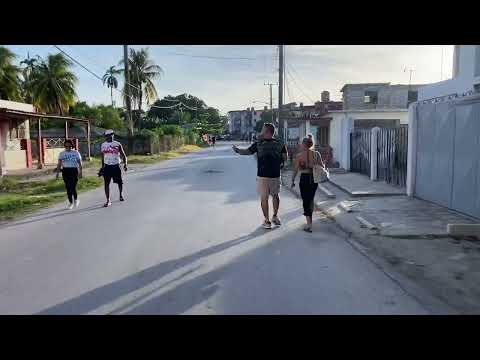 Cuba las calles su gente ambiente y movimiento hoy por Caibarién.