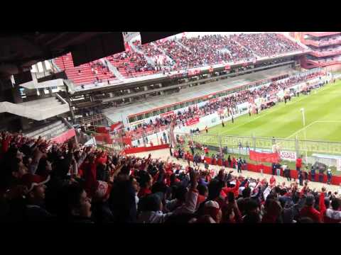 ""La que puso el pecho en las malas..."" Barra: La Barra del Rojo • Club: Independiente