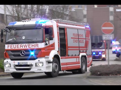 Löschzug der Feuerwehr Neuss LZ 10 + RTW JUH