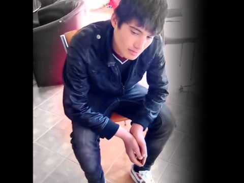 By Dert Babası Yağmur Yanaklarını Islatmış