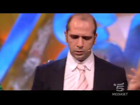 Checco Zalone ~  La tarantella de lu centru destra