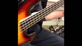 Video thumbnail for Squier Vintage Modified Fretless Jazz Bass Demo through Fender Bronco 40 by iiMusic