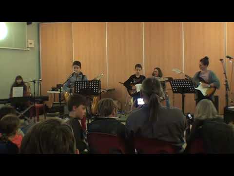 09/12/2017 17:20 Black and White  - THE CURE - A FOREST