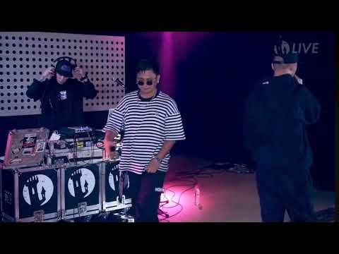 Loonie- " PILOSOPO" feat. Smugglaz ( Tower Sessions Live )
