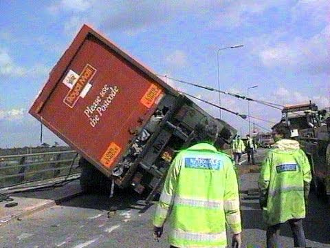 Vehicle Recovery Roll Over with air cushions on M25 in 1993