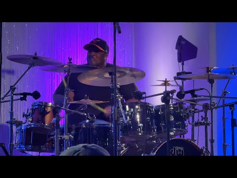 Eric Moore Live at Cape Town Clinic – Performing ‘Burning' by Anthony Burns