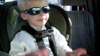 3yr old rocks out to Widespread Panic Guilded Splinters