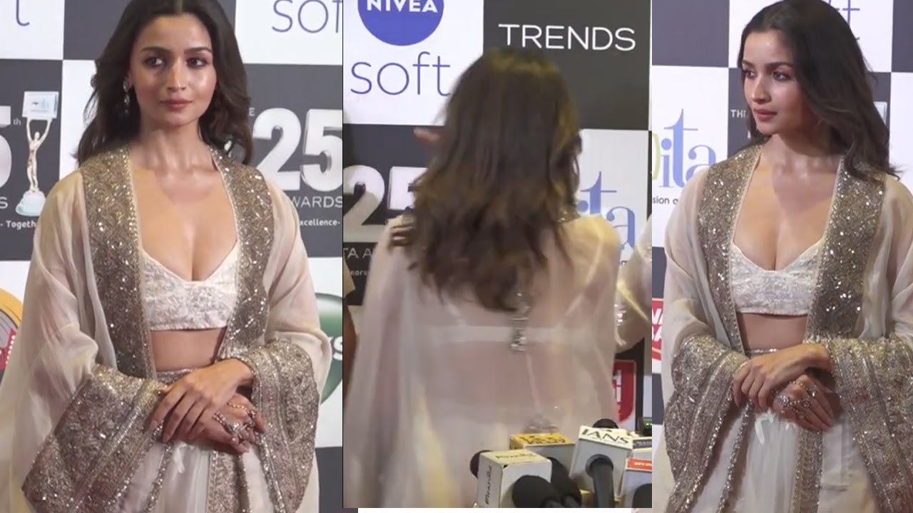Alia Bhatt deep cleavage