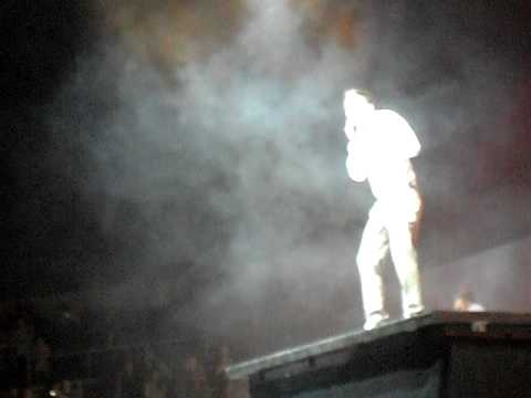 Matt Cardle singing Firework live in Belfast