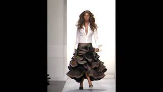 Download lagu Its Giselle not gisel 💀 #supermodel #fashion #runway #shorts mp3