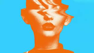 mitch-de-klein-embrace