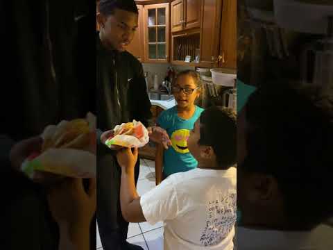 #QUEENZKIDS - NEKKO GOES CRAZY ON QUEENZFLIPJR BECAUSE HE GOT HIM THE WRONG BURGER, #BURGERKING