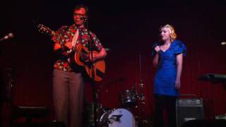 Kate Miller-Heidke - Caught In The Crowd (Live @ Hotel Cafe) 720p HD