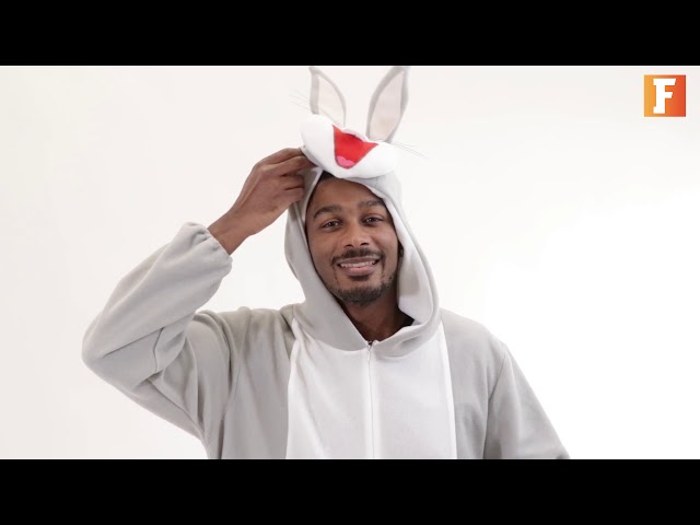 Vídeo relacionado con Funidelia | Disfraz de Bugs Bunny Looney Tunes para hombre y mujer Looney Tunes - Disfraz para adultos y divertidos accesorios para Fiestas, Carnaval y Halloween - Talla M - L - Gris/Plateado