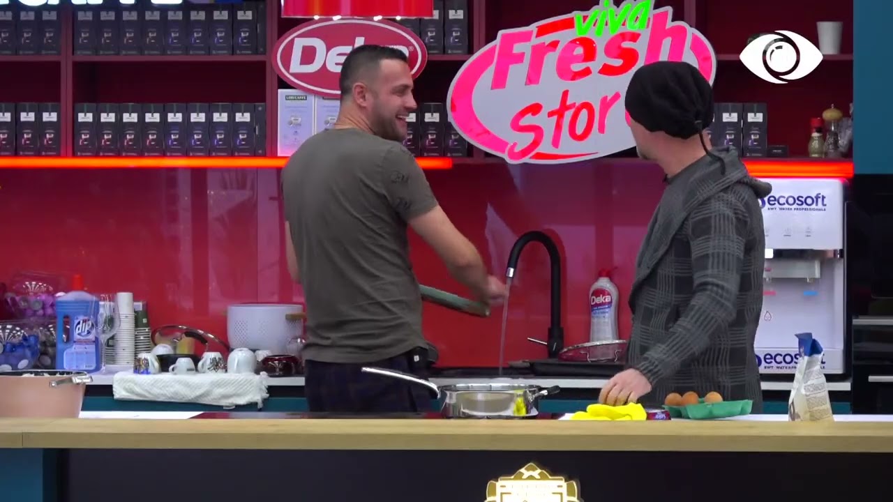 A lihen kështu?! Acarohet Luizi, Genti e ndihmon të mbledhin mbeturinat