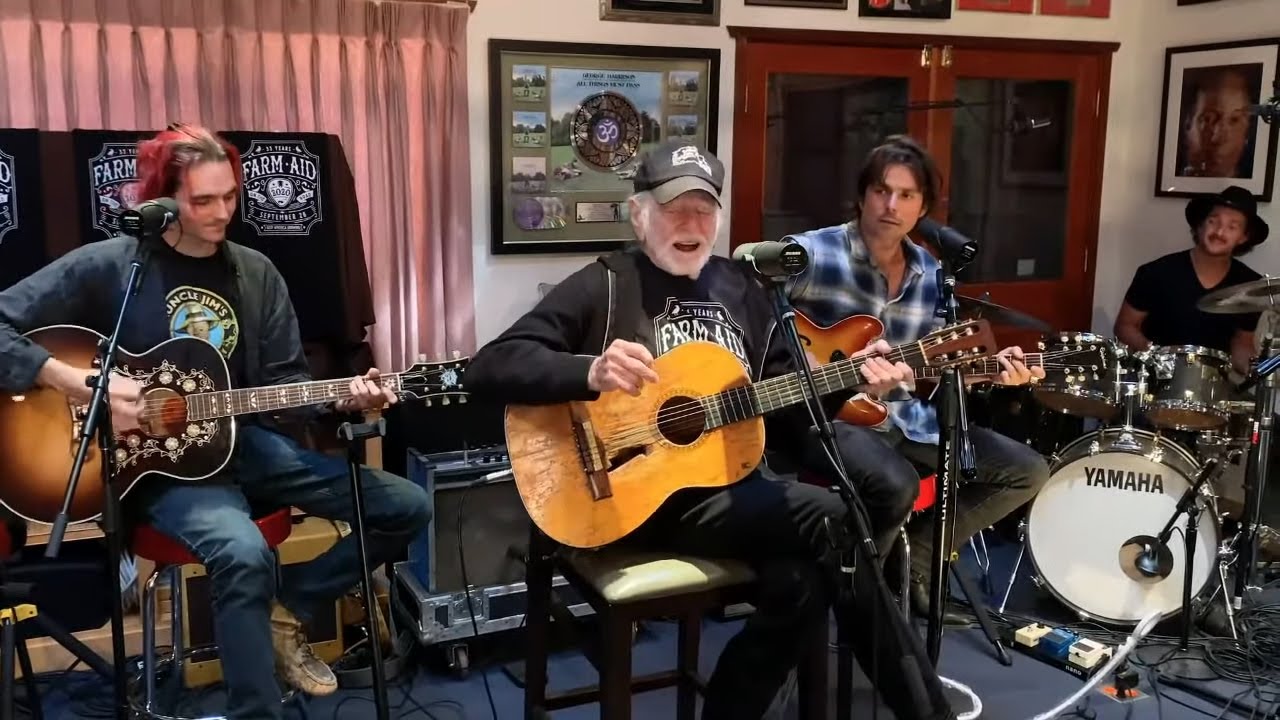 Willie Nelson and The Boys - On the Road Again 