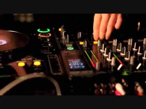 The Bloody Beetroots - Warp 1977 (ft. Steve Aoki & Boberman)