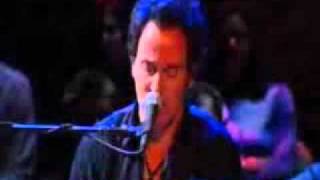 Bruce Springsteen performs  "Shut Out the Light" 2005