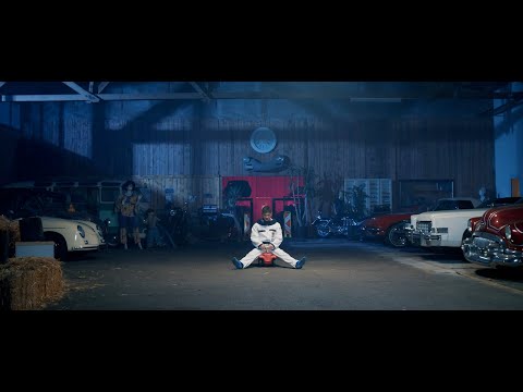 RIAN - Feuerrote Bobbycars (Offizielles Musikvideo)