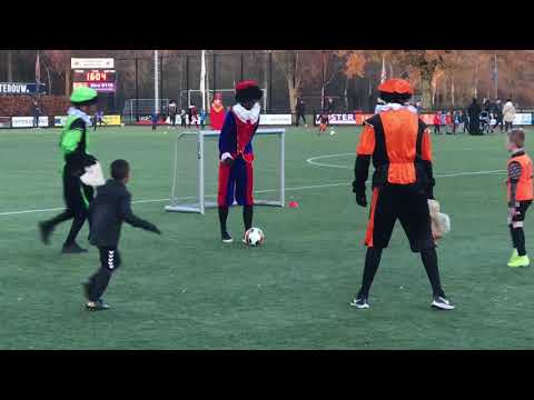 Sinterklaas en pietenvoetbal JO9-2 SV Geinoord 4-12-19