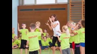 Zum Mitsingen: Andrew Bond, ein tolles Lied speziell für Kinder-Camps.ch