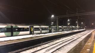 preview picture of video 'Southern Class 377 no 377 215 Arrival in Bay Platform 9 at Watford Junction Station on 21/1/13'