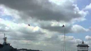 preview picture of video 'Rescue 115 & 117 Fly By at Marine Rescue Demo'